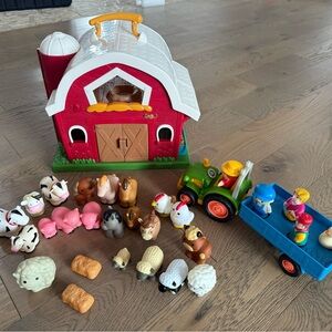 Battat barn with tractor and animals